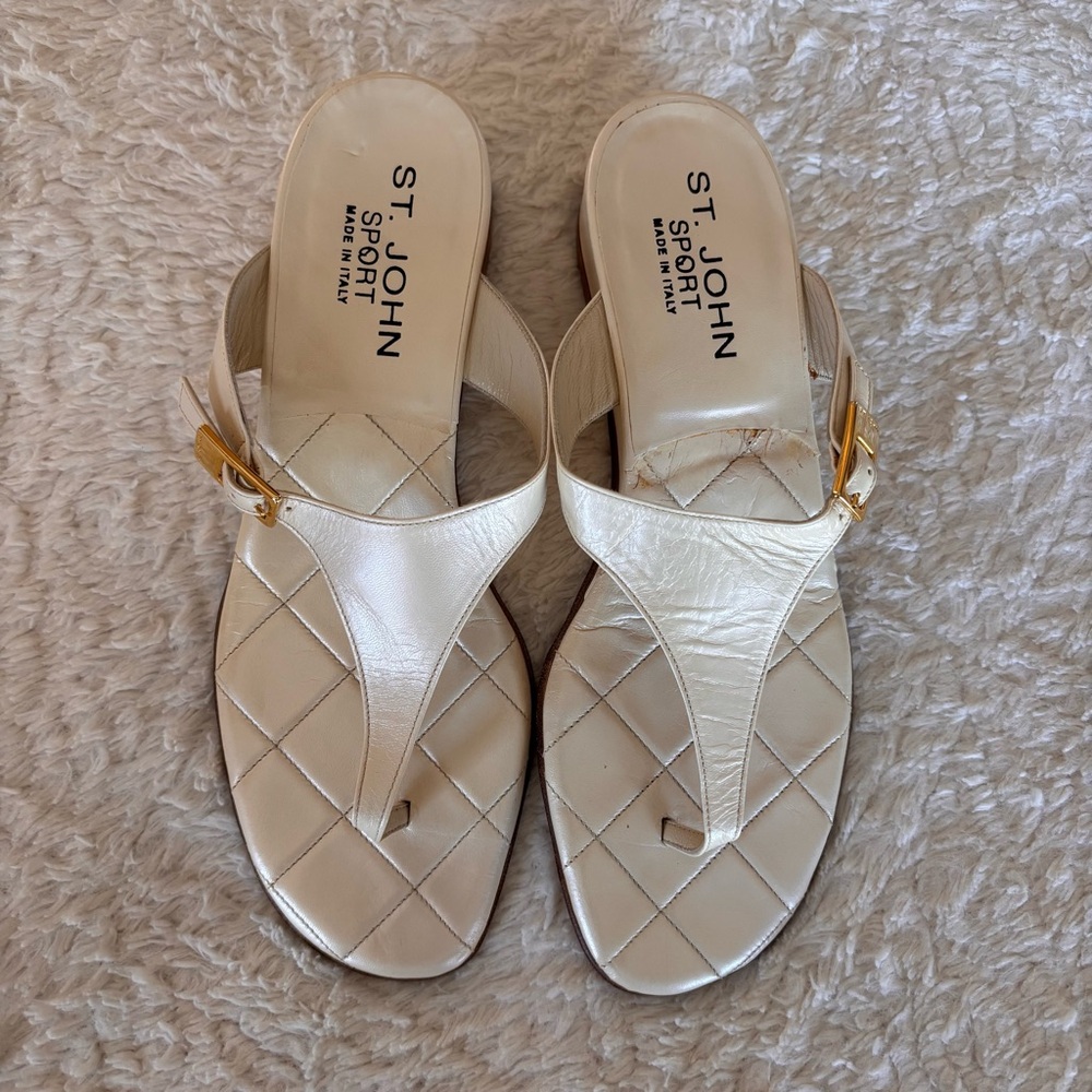 St. John Sport Women's Pearlized Cream Leather Thong Sandals - size 9 1/2 EUC - Picture 2 of 8